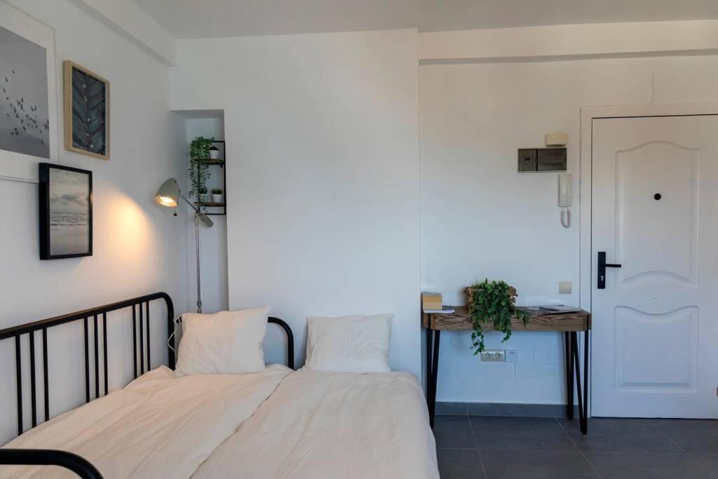 Beachfront Apartment Near Marbella Sitio de Calahonda Exterior photo