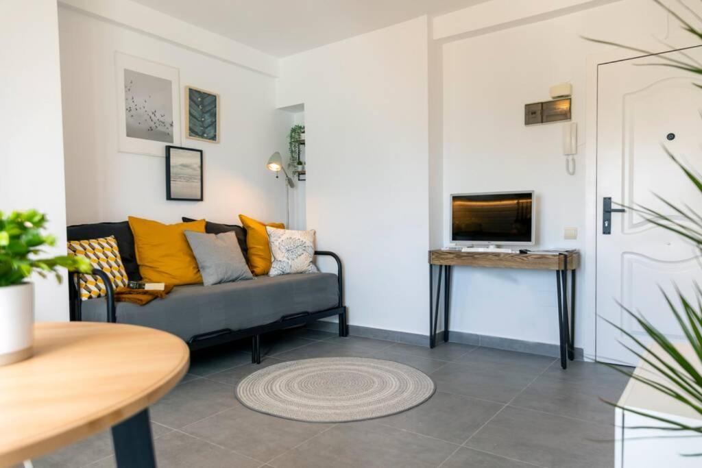 Beachfront Apartment Near Marbella Sitio de Calahonda Exterior photo