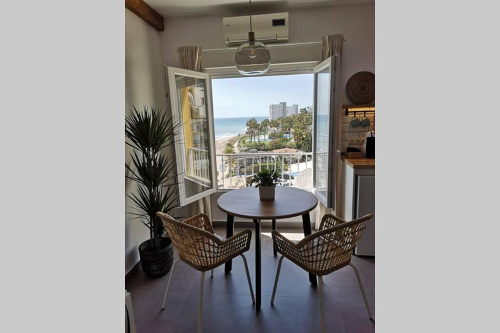 Beachfront Apartment Near Marbella Sitio de Calahonda Exterior photo